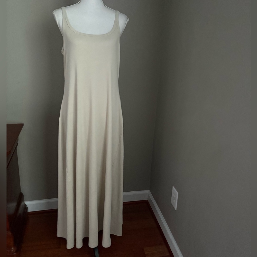 Old Navy Fit and Flare Ribbed Maxi Dress Size XL
NEW - Picture 3 of 12